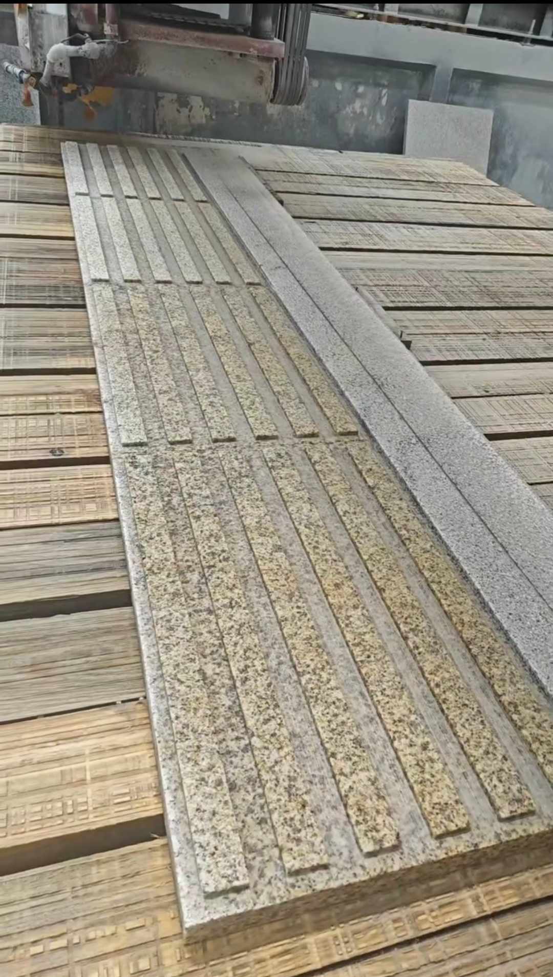 哈尔滨黄金麻盲道石 盲条