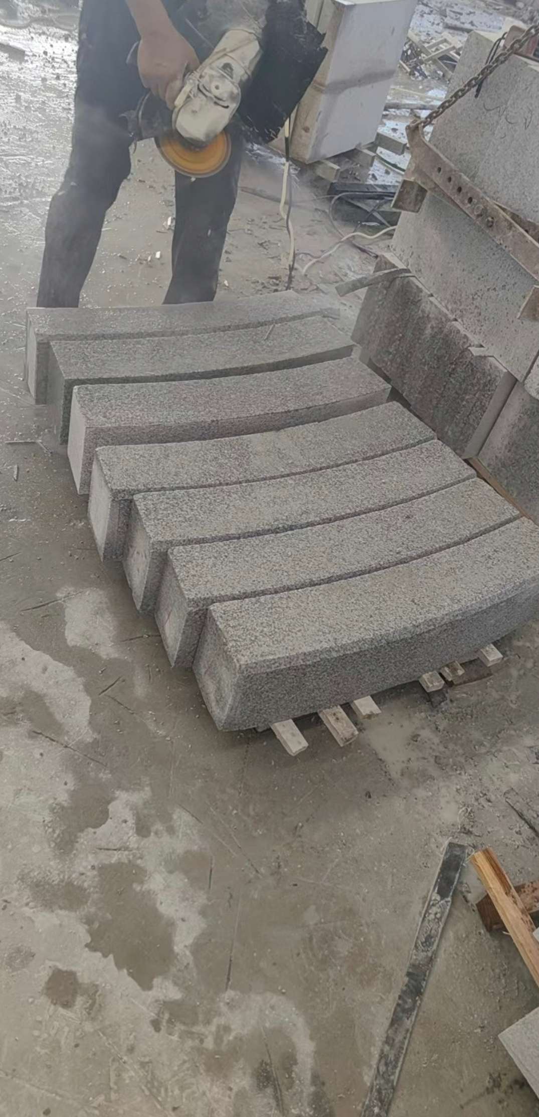 哈尔滨芝麻白弧形路牙石