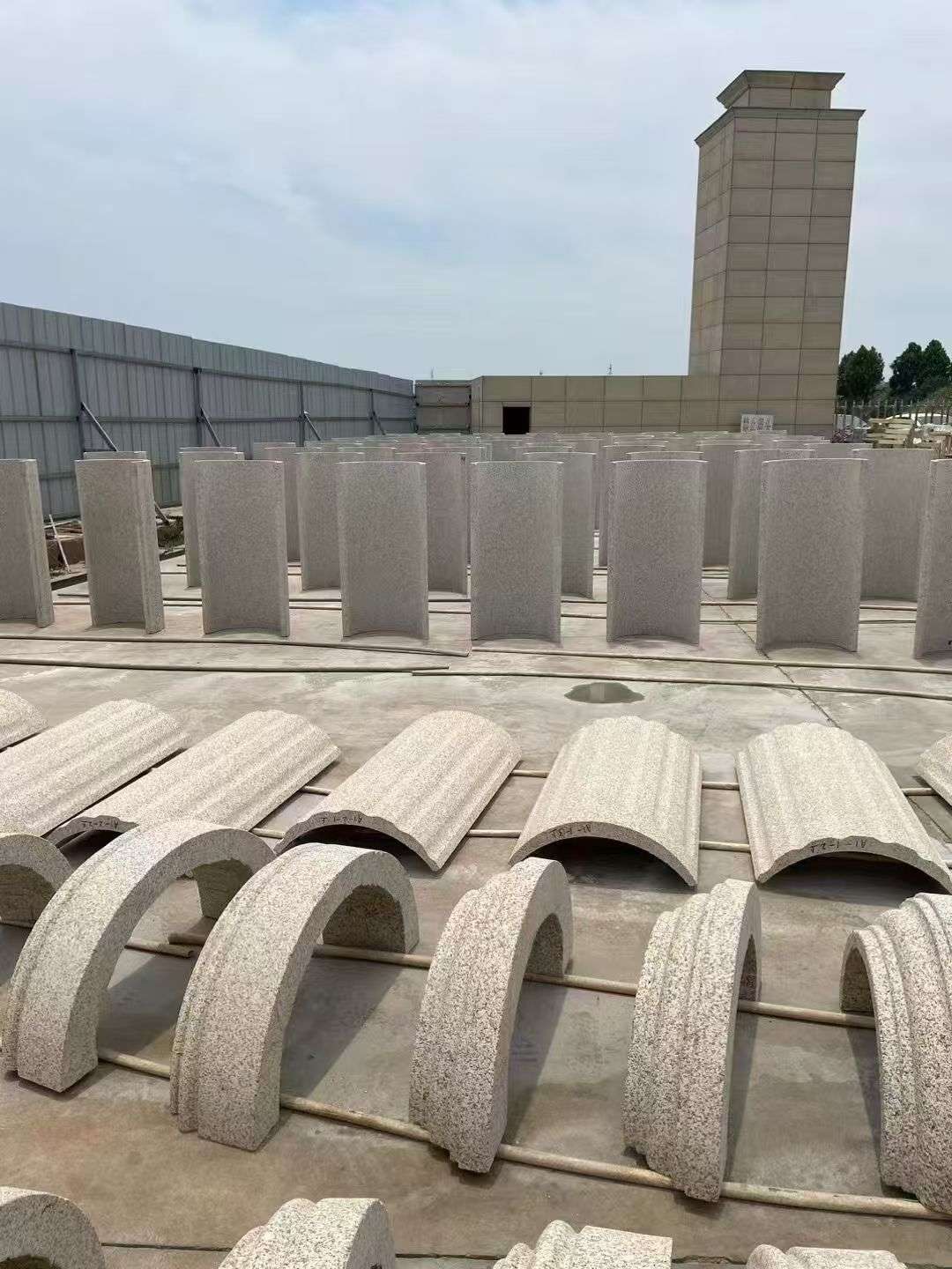 哈尔滨黄金麻别墅柱皮 异形 线条定制